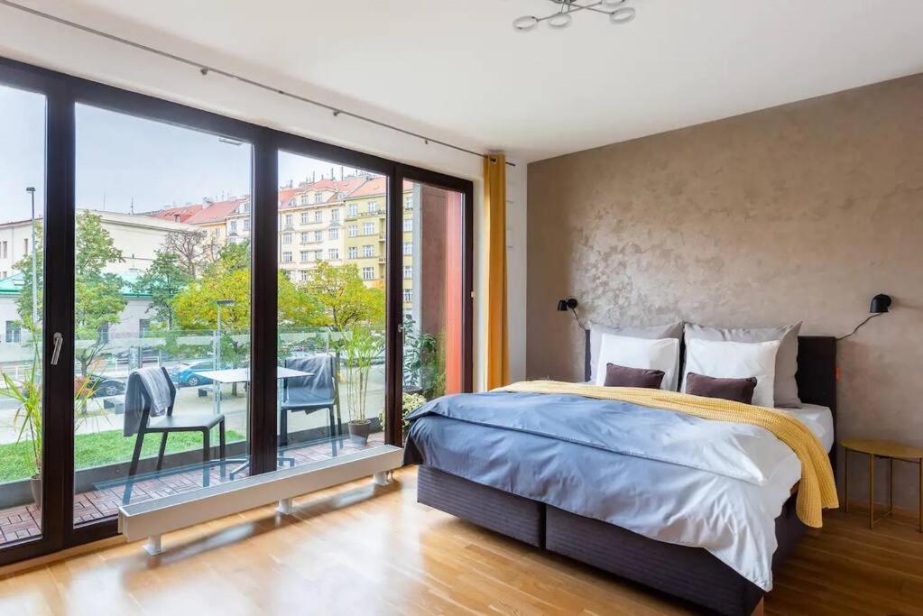 Apartment W/ Free Garage Parking Prague Exterior photo