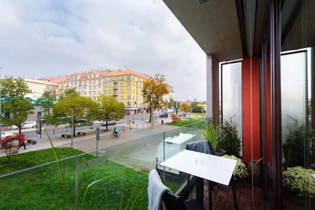 Apartment W/ Free Garage Parking Prague Exterior photo